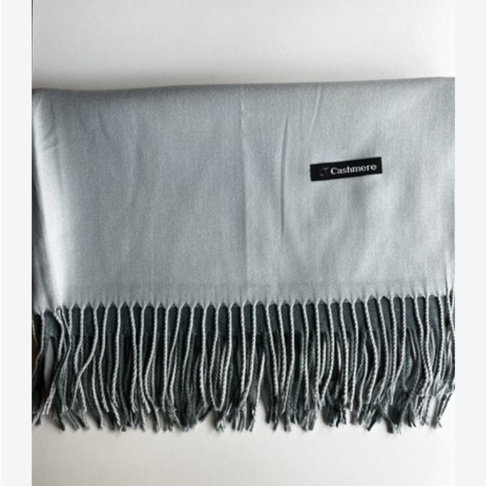 100% Cashmere Blue Gray Shawl Scarf
74x52